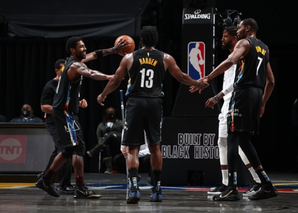 nba下注网站-3, 篮网三巨头合砍80分险胜雄鹿  